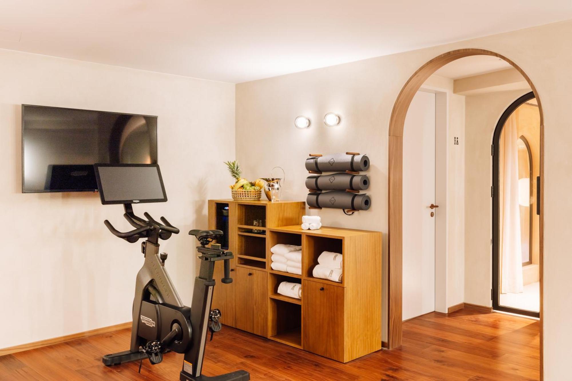 The Rebello Hotel & Spa - Small Luxury Hotels Of The World Vila Nova de Gaia Eksteriør billede The gym at the Hotel