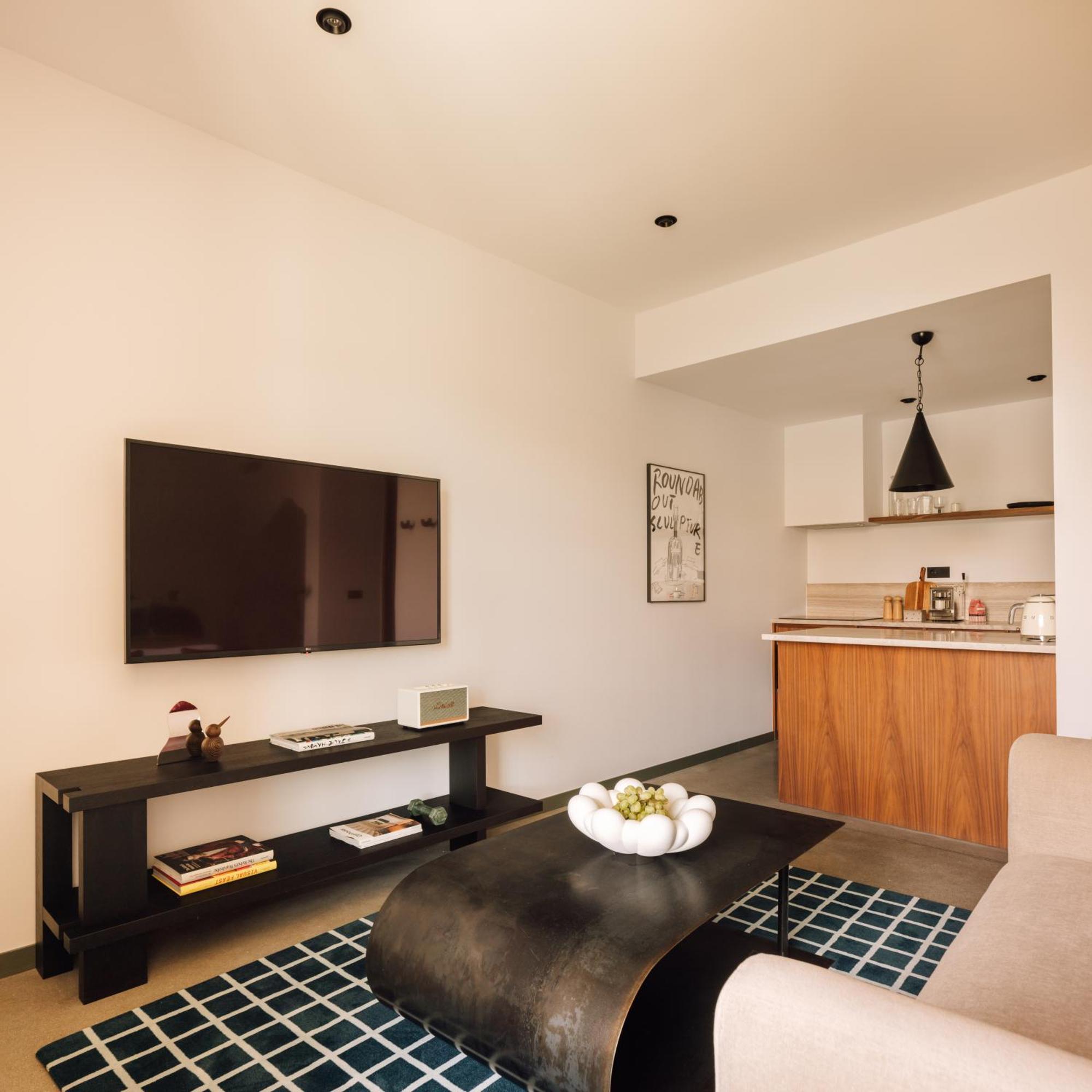 The Rebello Hotel & Spa - Small Luxury Hotels Of The World Vila Nova de Gaia Eksteriør billede A typical apartment at the Standard East Village